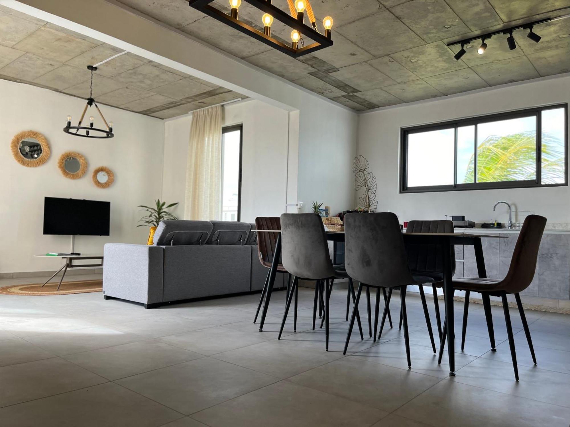 Cosy 2 Bedrooms Apts In Pereybere -Seasons Break Apartment Pereybere Beach エクステリア 写真